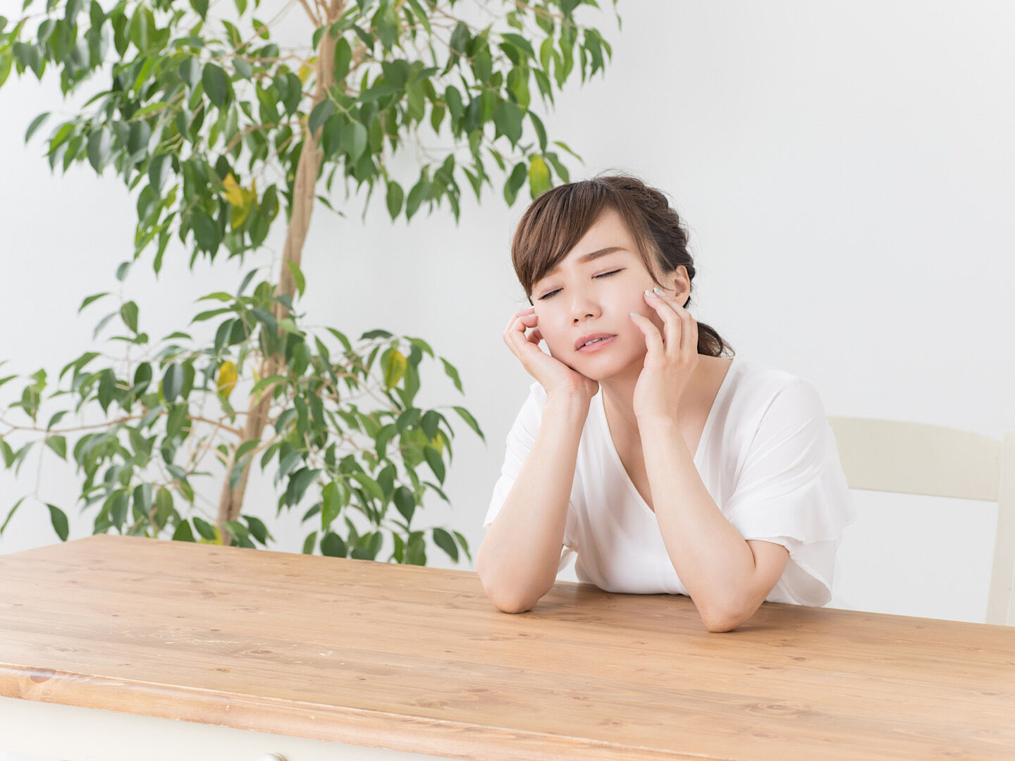 体調悪い女性